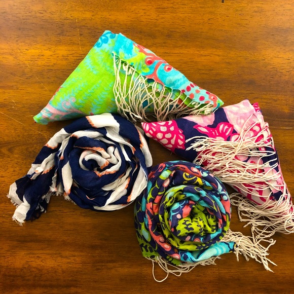 Lilly Pulitzer Murfee Scarf, Koi Fish - Picture 1 of 3